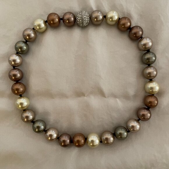 Pearl (costume) Necklace with Rhinestone clasp - Picture 1 of 2